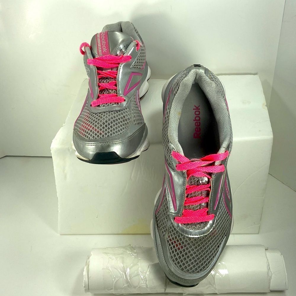 Reebok Womens RunTone Action Running Sneakers Shoes Sz 8 1/2 gray and pink